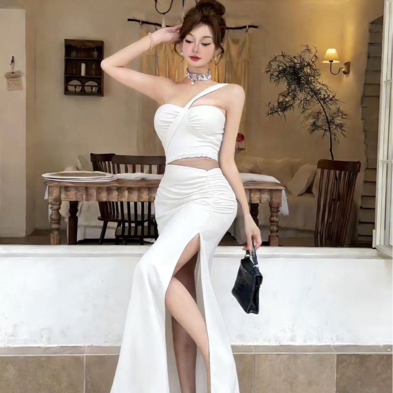 Hot Girl's Slim-Fitting Low-Cut Long Sexy One-Shoulder Strap High-Slit Base Dress Hot Girl's Slim-Fitting Low-Cut Long Sexy One-Shoulder Strap High-Slit Base Dress