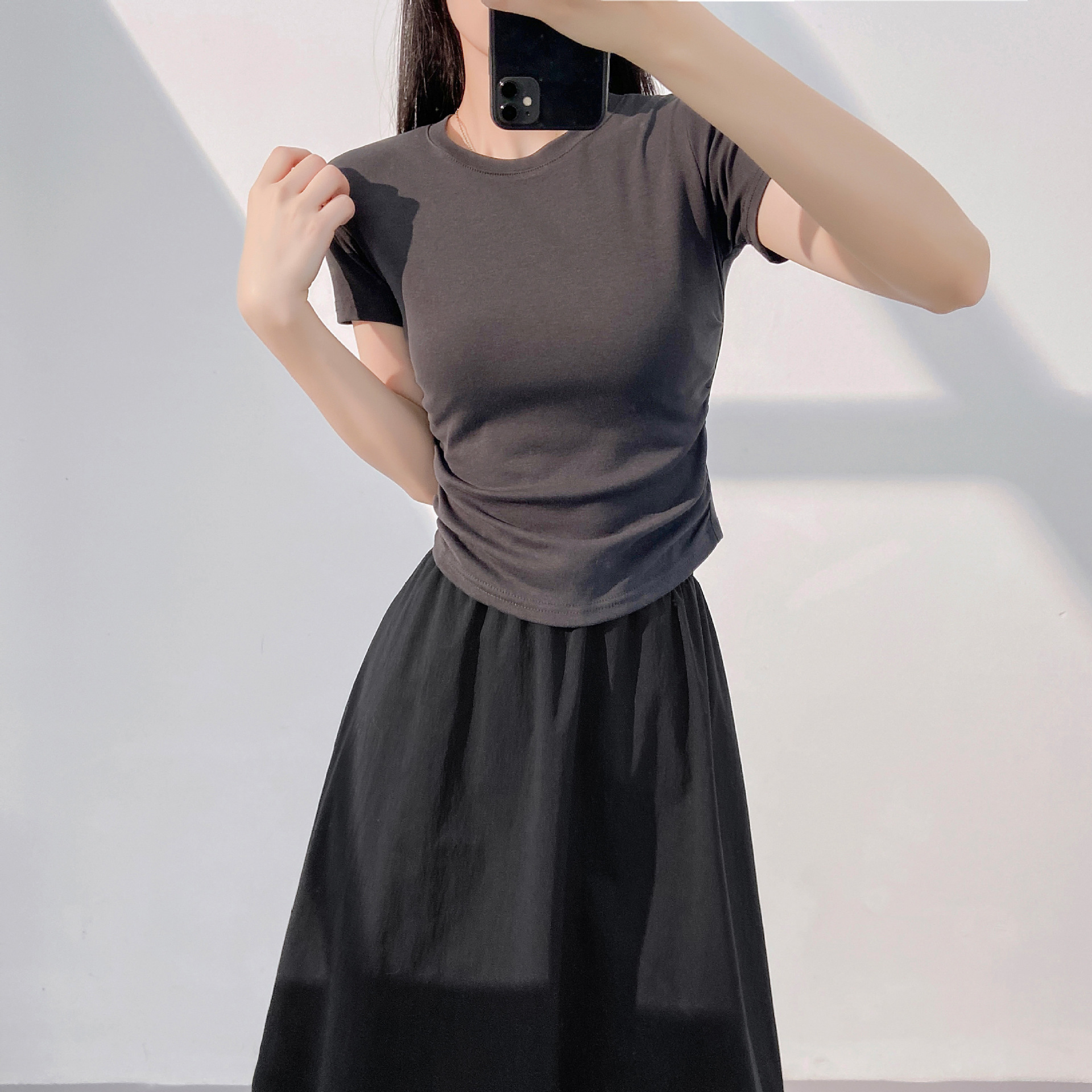 韩系通勤黑色半身裙宽松遮肉花苞裙修身收腰显瘦短袖百搭休闲套装