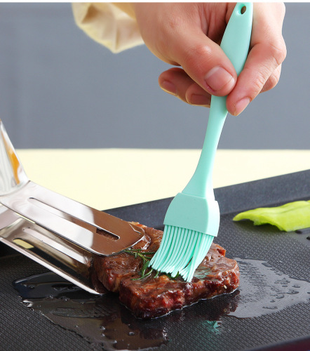 Manufacturer wholesale pancake barbecue tools silicone brush kitchen sauce baking cake BBQ oil brush