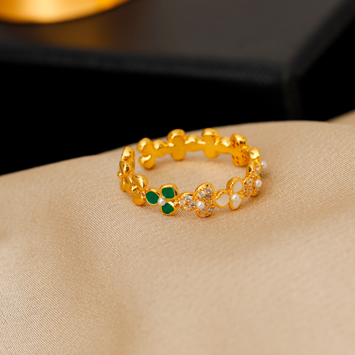 One size ring with zircon