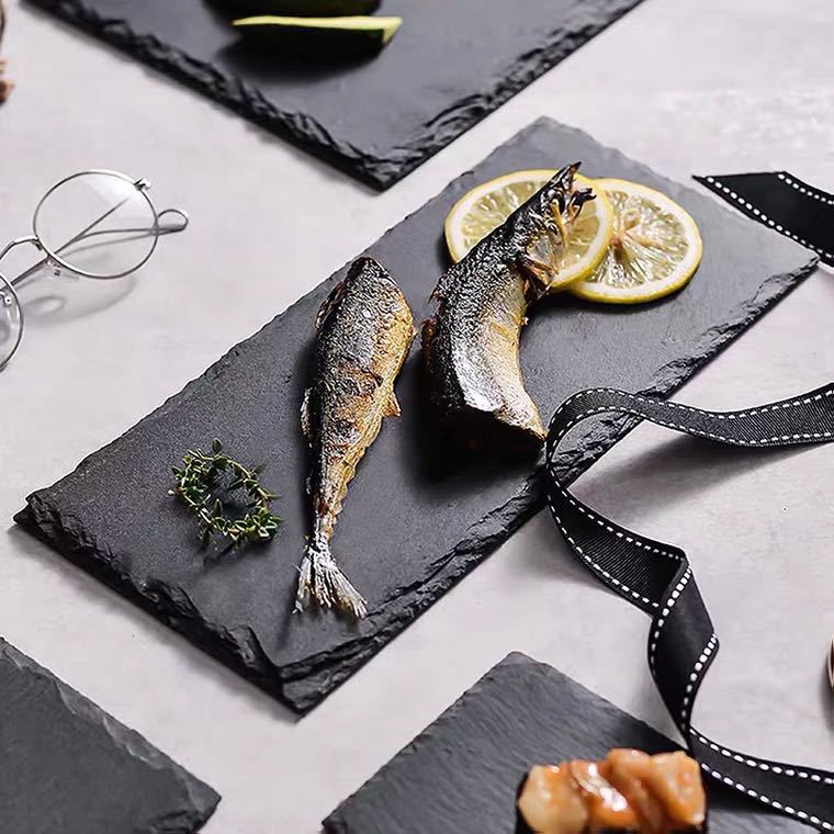 Estilo europeo natural occidental restaurante Placa de pizarra Luz de lujo barbacoa Placa de roca negra vajilla creativa estera de aislamiento Placa de sushi