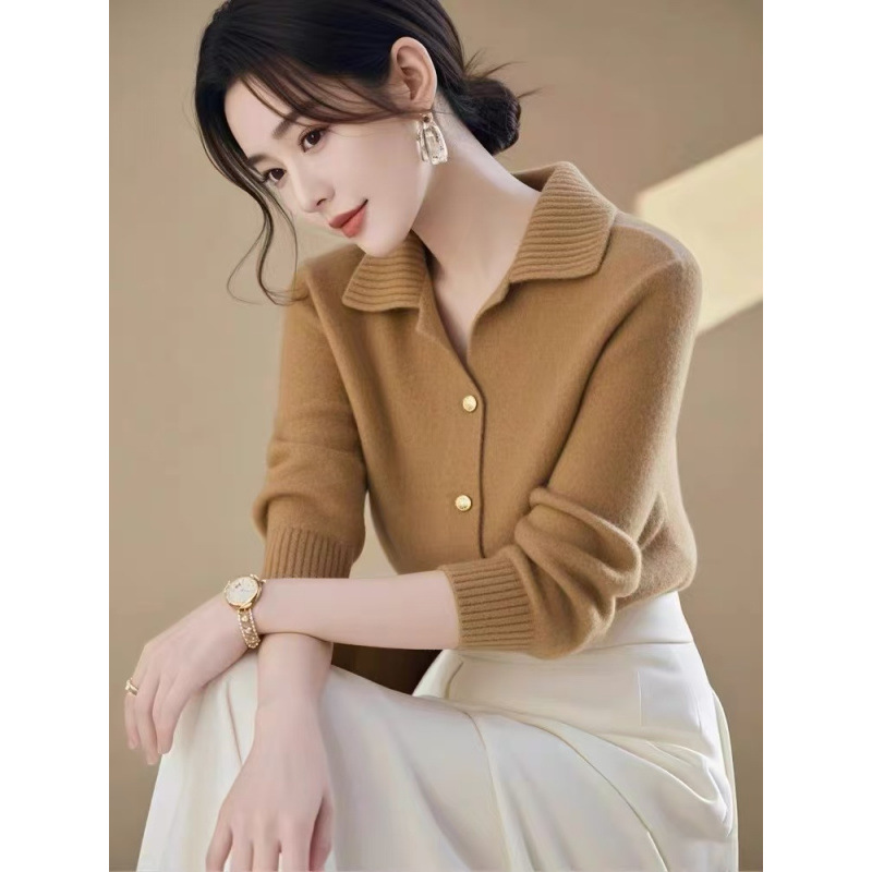 Temperamento polo cuello de manga larga camisa de punto 2025 productos europeos chaqueta de explosión estilo francés elegante delgado suéter de base