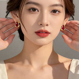 红色丝绒小马本命年耳钉女2025新款爆款高级感轻奢耳环新年耳饰品