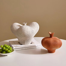 侘寂风陶瓷花瓶轻奢插花摆件高级感小众玄关花器创意花瓶陶瓷摆件