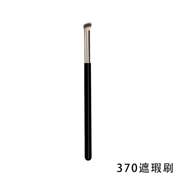 370 concealer brush