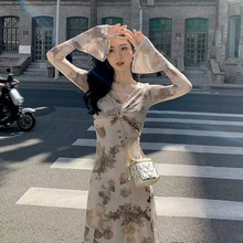 复古中式水墨印花连衣裙女2025春秋气质显瘦喇叭袖修身V领长裙女