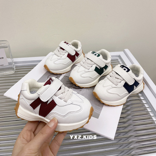 Principal Fish only sells toddler shoes for boys one and a half years old, sneakers for girls, soft-soled shoes for spring and autumn.