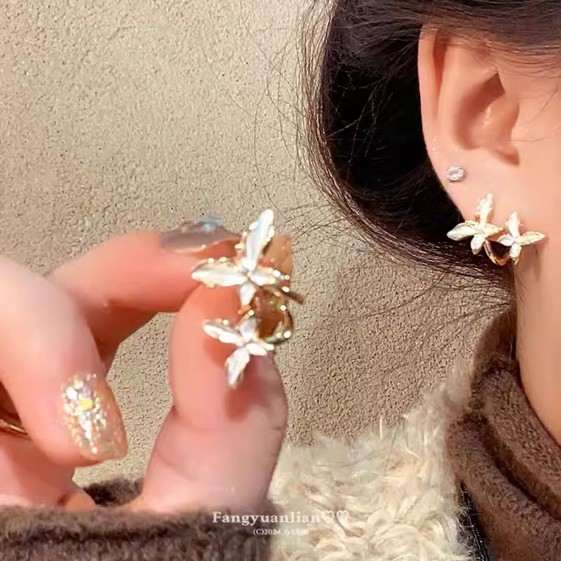 Butterfly [earrings]