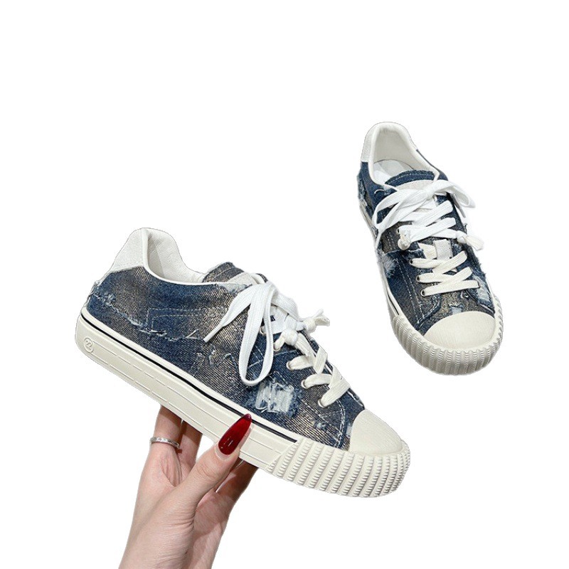 Baskets femme en denim avec finition usée et laçage décontracté_voghion.com