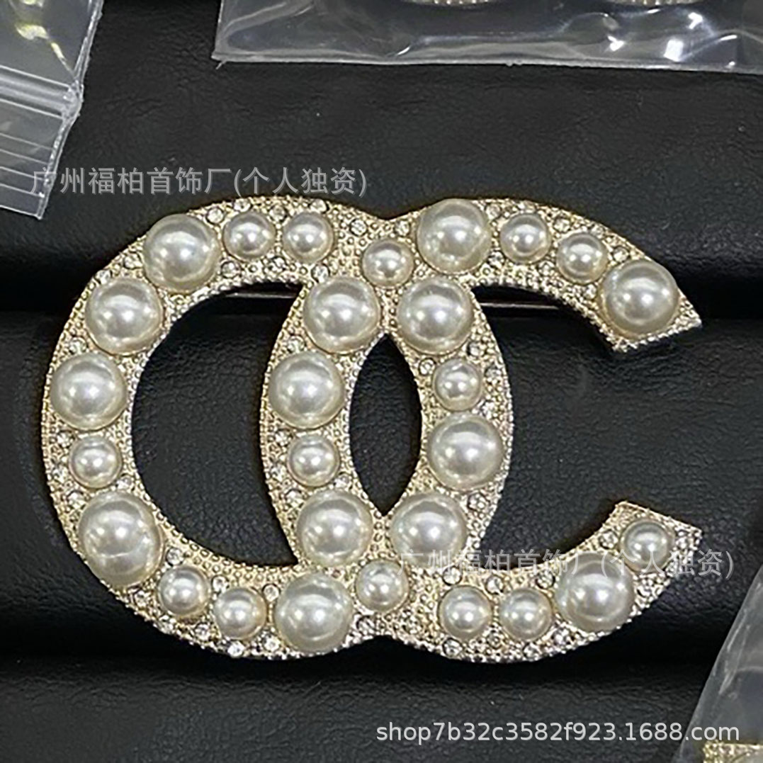 Chanel Double C Fragrance Star Heart Pearl Rhinestone Enamel Brooch Vintage Style High-End Brooch Collection