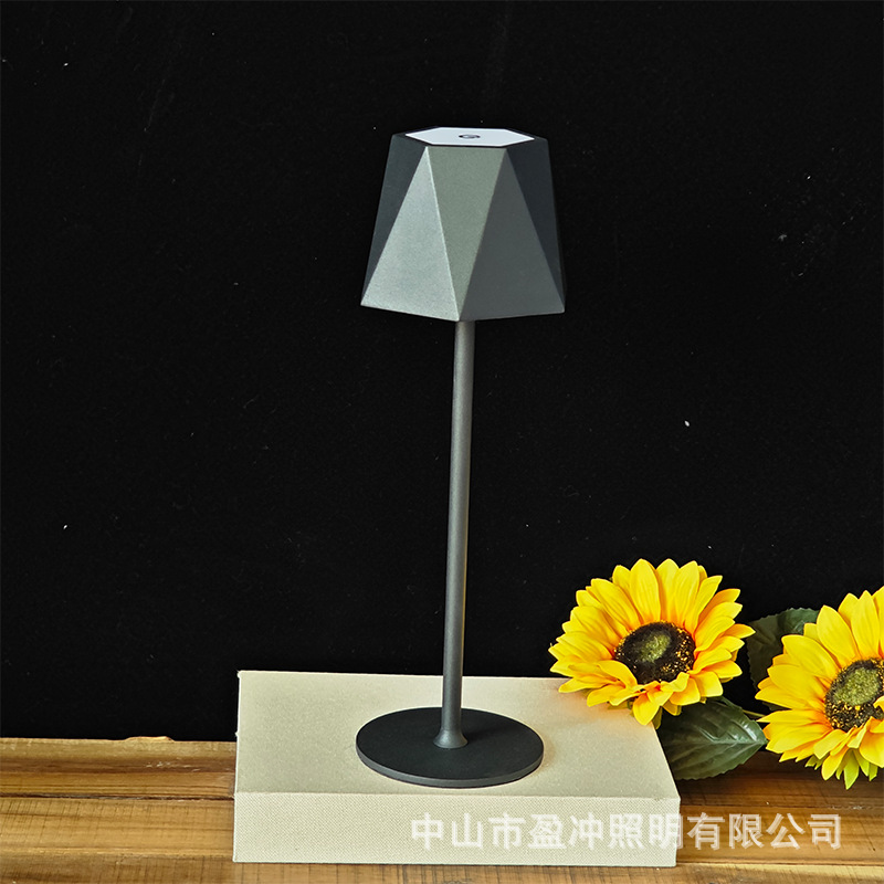 Lámparas de escritorio led de explosión transfronteriza simple retro café atmósfera lámpara de mesa lámpara de mesa touch USB recargable lámpara de escritorio