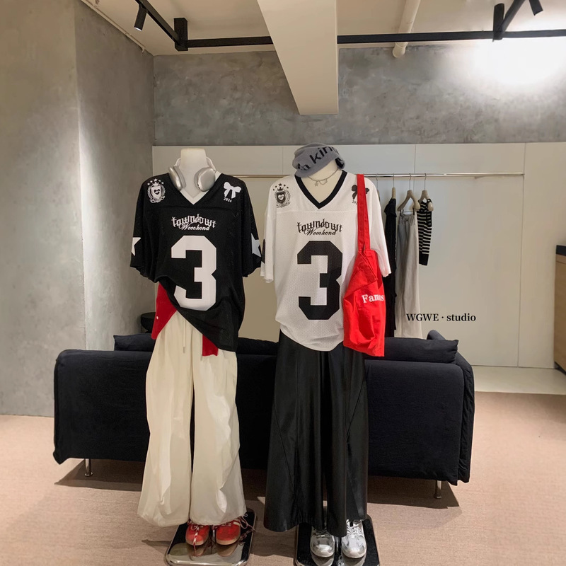 [WGWE] 3665 American Design Sense Football Jersey Short-sleeved T-shirt V-neck Slim Flesh Covering Fashion Sports Leisure Wide