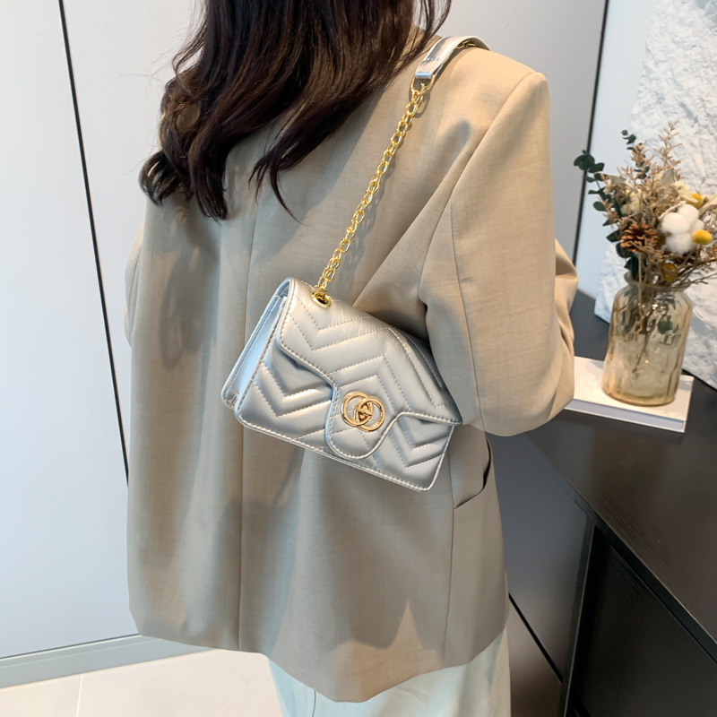 Moderigtig kæde-crossbody til kvinder 2024 ny high-end niche-skuldertaske, duftende stil diamantgitter lille firkantet taske_voghion.com