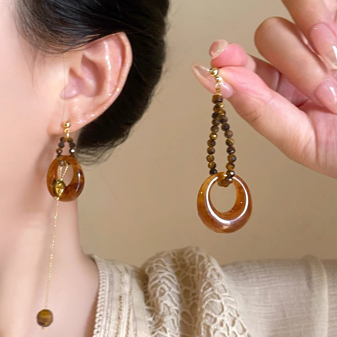 Retro Merrade curry plata aguja pendientes de moda versátil Hong Kong aretes de estilo ligero lujo alta sensación otoño invierno pendientes