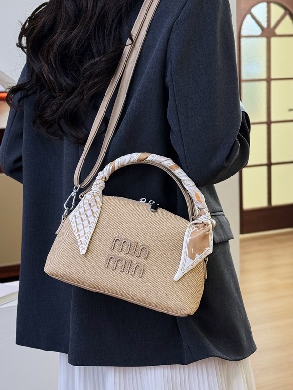 Nuevo estilo coreano ins moda versátil bolso de mano pequeño nicho lujo ligero de alto nivel sensación de hombro mochila para enviar bufandas de seda