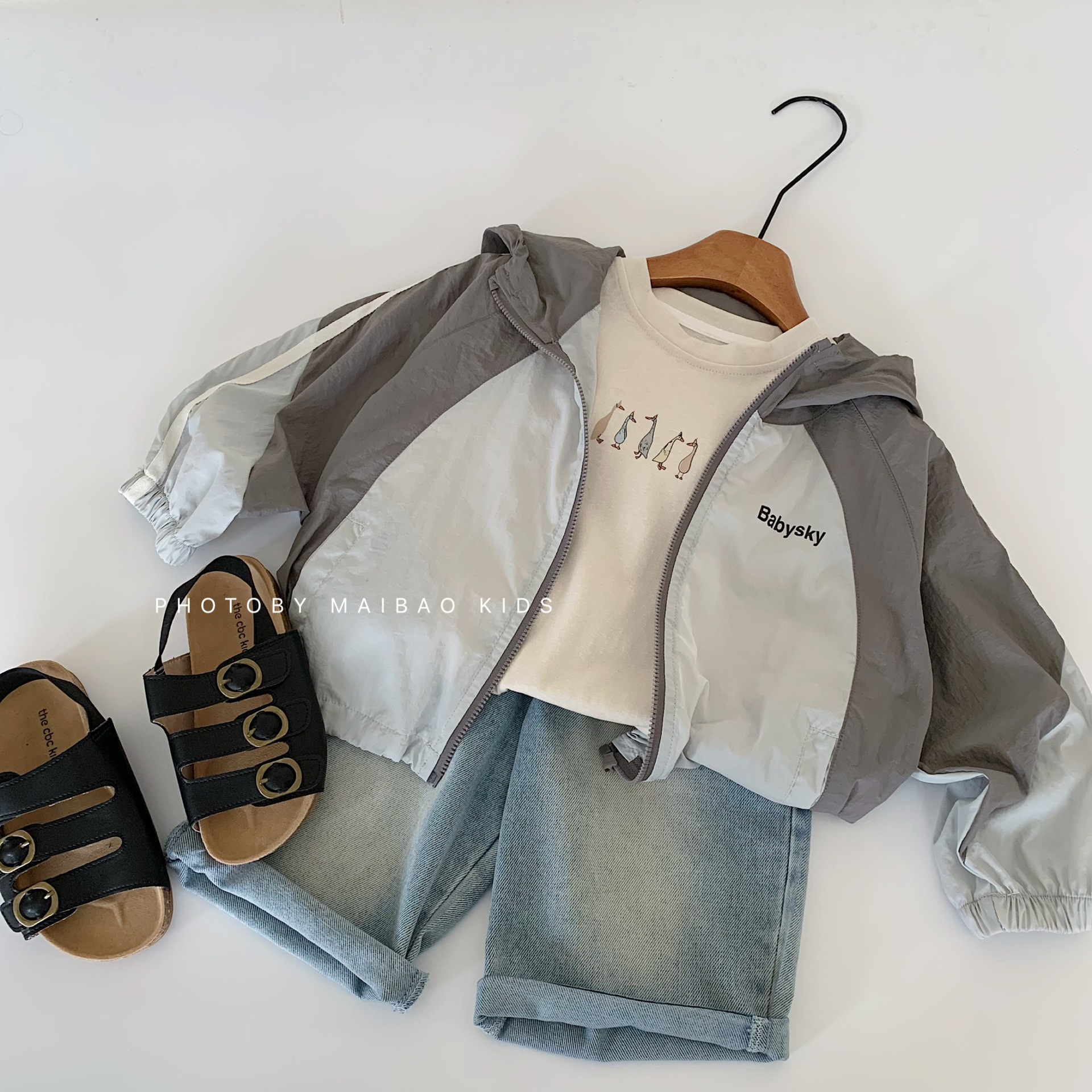 Ropa de protección solar para niños Maibao 2025 verano nuevo estilo coreano ropa de piel fina para niños y niñas chaqueta al aire libre para bebés marea