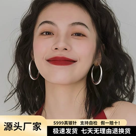 耳钉;耳环;耳夹