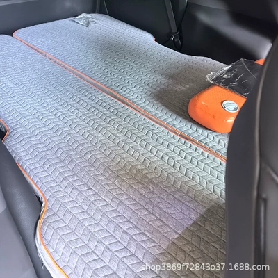 in the back seat or trunk — Vehicle-mounted inflatable bed