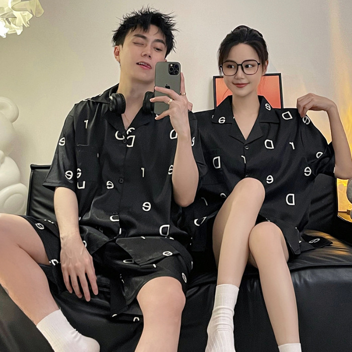 Pajamas de pareja de seda de alto nivel de verano de mujeres de manga corta grande set de seda delgada de verano ropa para el hogar de hombres