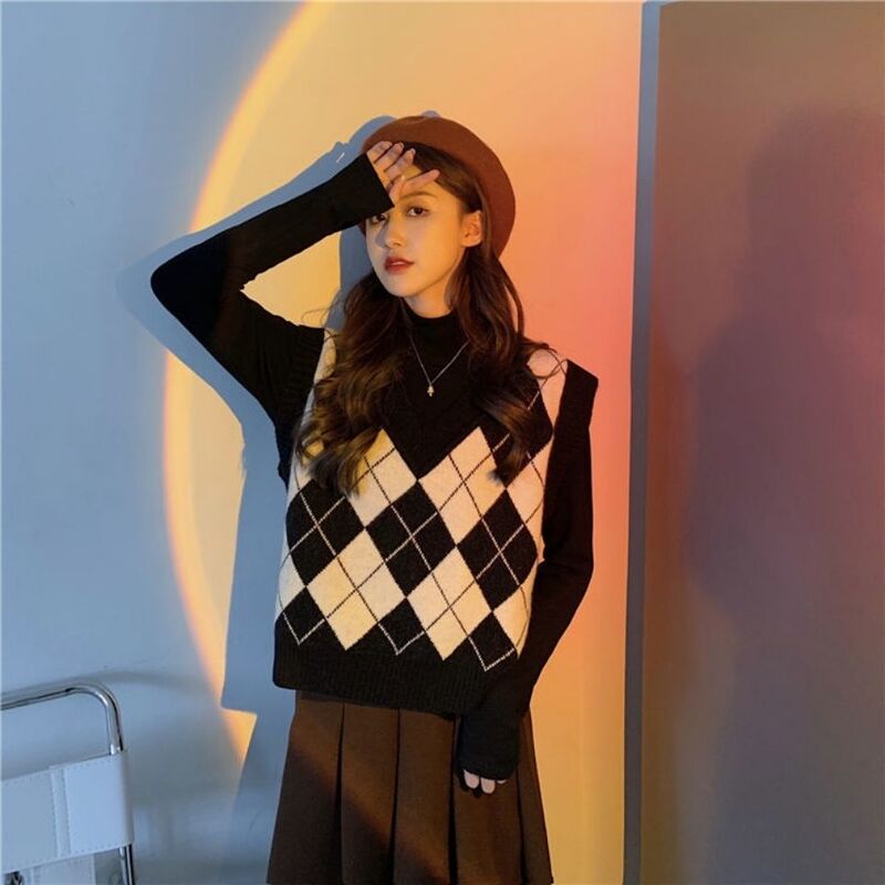 Retro Quilted Knitted Sweater Vest for Women, New Korean Style Sweater Vest for Layering, Loose Top, Versatile