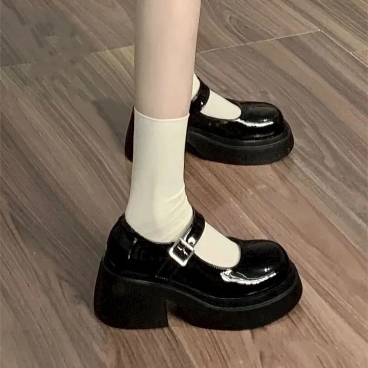 Dulce y fresco viento jk zapatos de cuero pequeño mujer todo-fósforo 2025 primavera nuevo estilo de tacón grueso estilo universitario pequeño tacón alto zapatos Mary Jane