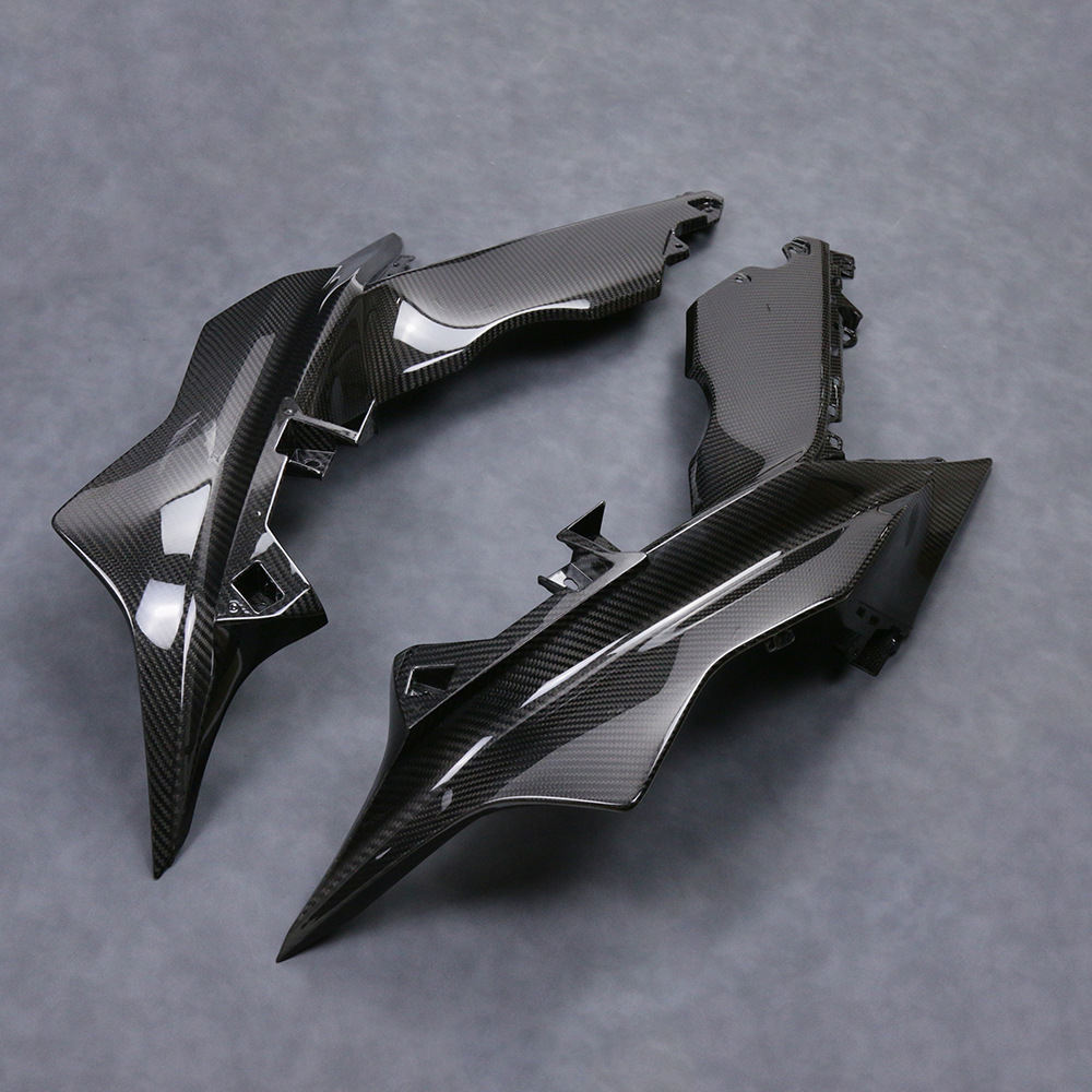 Suitable for new YAMAHA YAMAHA R3 front large side plate carbon fiber shell motorcycle modification accessories
