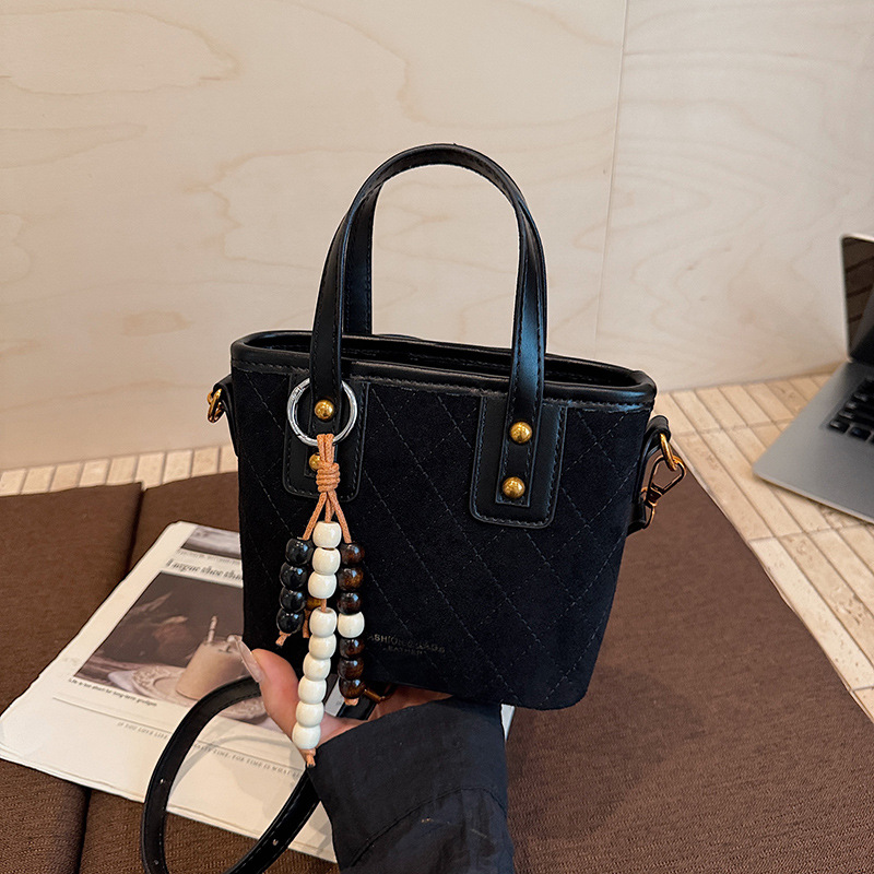 Nicho coreano Jeong seda bolso de balde de peluche mujeres otoño / invierno 2025 nuevo estilo versátil bolso de hombro bolso de alta calidad