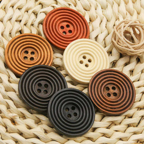 Classic wooden mosquito repellent buttons, round four-eye wooden buttons, wooden buttons for shirts, sweaters, coats and trousers