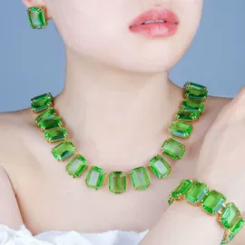 耳钉;耳环;项链