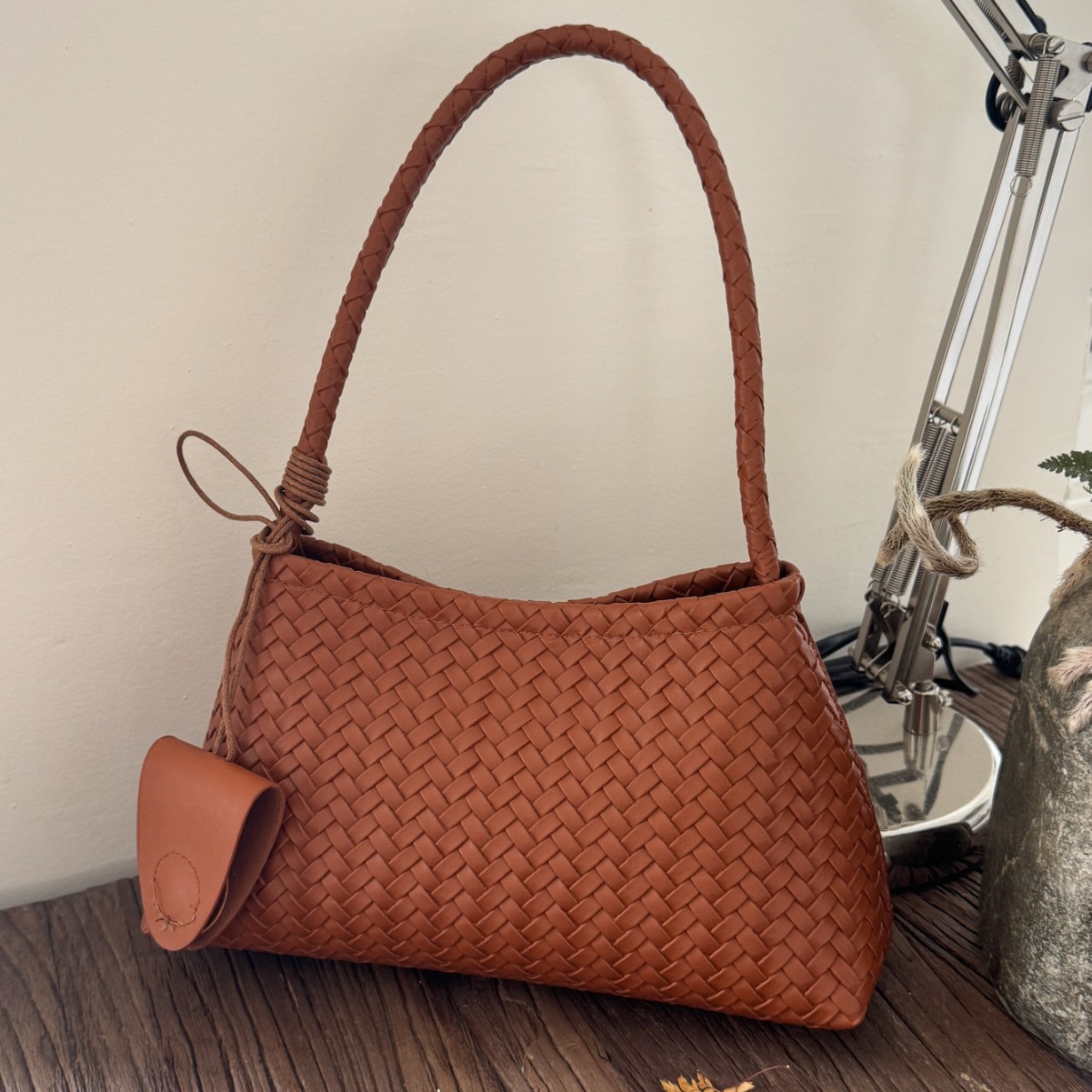 Korean French Style Niche Woven Underarm Bag, Elegant Retro Shoulder Bag, Fashionable Baguette Handbag - Thumbnail 4