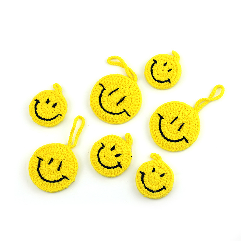 手工钩织笑脸手钩笑脸杯垫包包挂件钥匙扣挂件服装帽子DIY辅料
