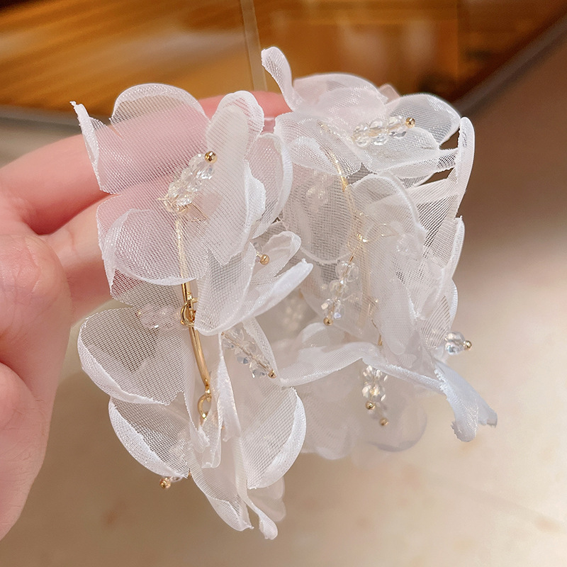 Pendientes de súper hadas de hilo de malla de flor de aguja de plata Pendientes de borla frescos pequeños coreanos Pendientes de estilo de vacaciones de temperamento dulce de nicho