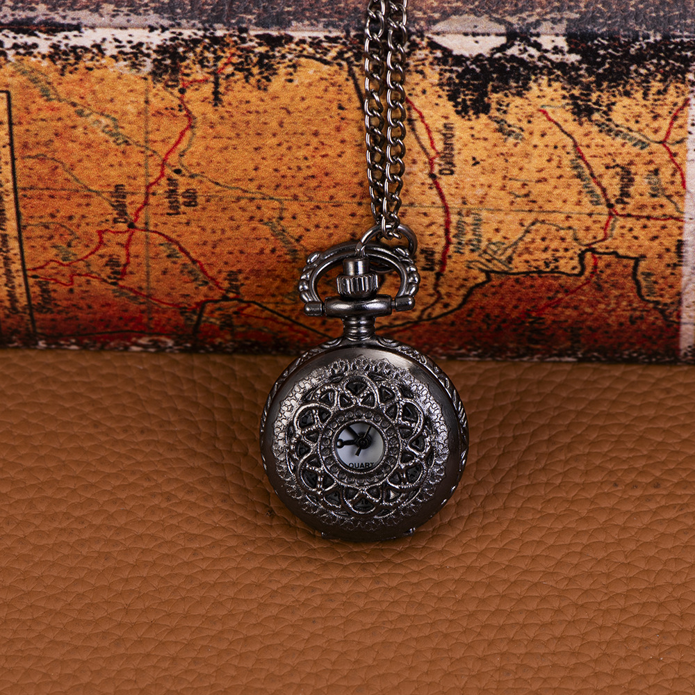 Factory wholesale small black pocket watch vintage watch necklace hollow Maple Leaf watch petals wreath quartz pocket watch