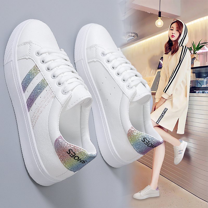 Zapatos blancos transpirables para las mujeres 2023 nueva primavera y otoño estilo coreano versátil estudiante básica ocio deportes zapatillas planas superficie de cuero