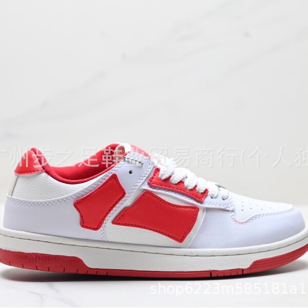 Universal sneakers