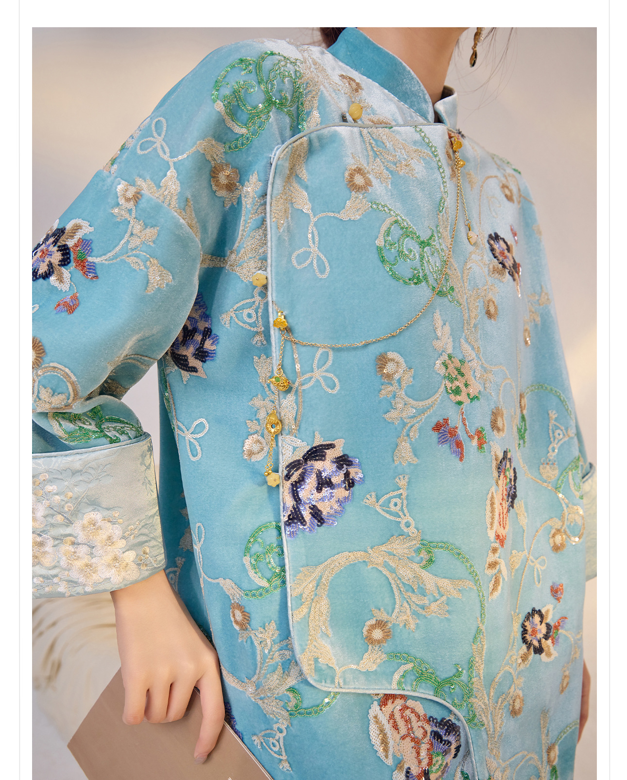 Áo sơ mi satin thêu hoa phong cách Trung Hoa cổ tiền M3003 — Màu xanh nước hồ chi tiết 8