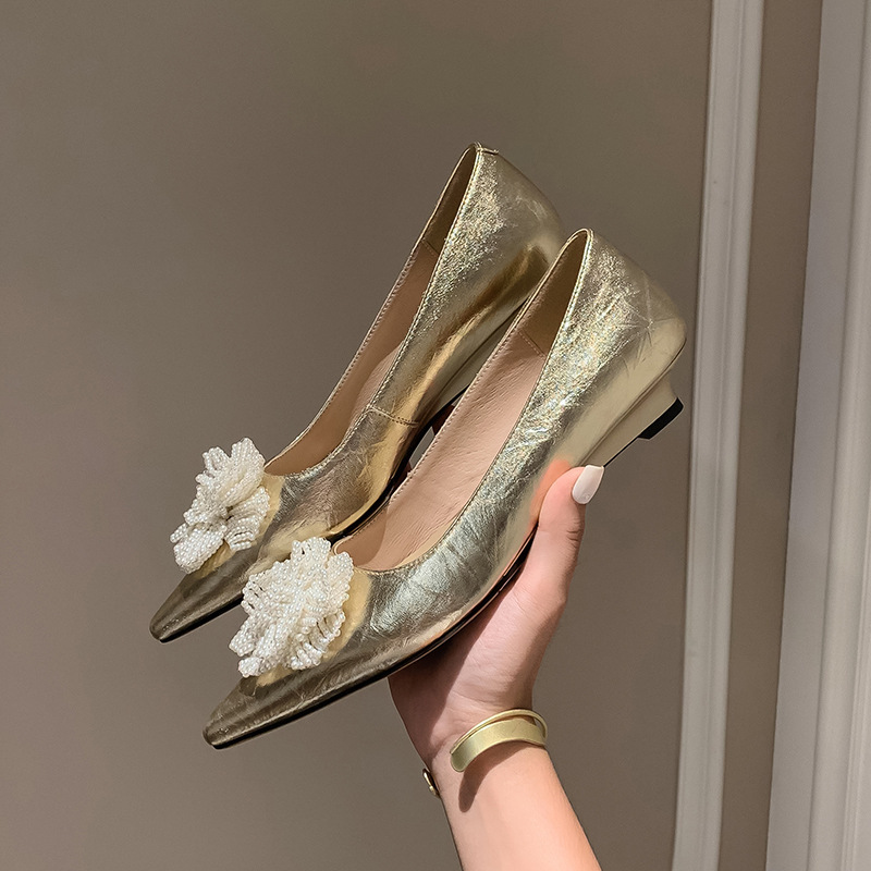 Star Shining Pearl Buckle Pointed Wedge Shallow Mouth Shoes 2024 Autumn Full Leather Slip-on Shoes for Women