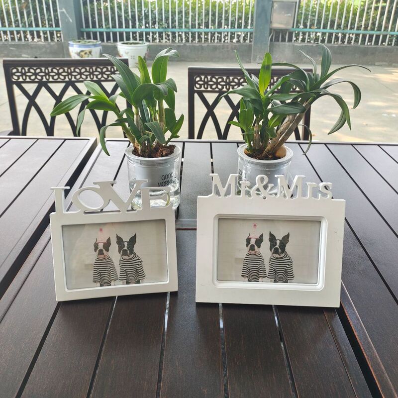 Injection molding photo frame four-hole puzzle table decoration factory direct sales European, American, Japanese and Korean