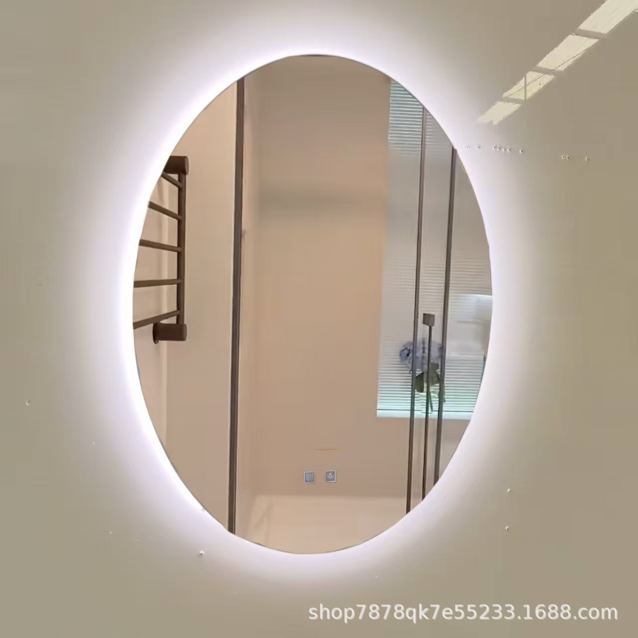 Compra transfronteriza espejo de maquillaje oval huevo de ganso espejo de baño colgado pared LED espejo inteligente heterosexual