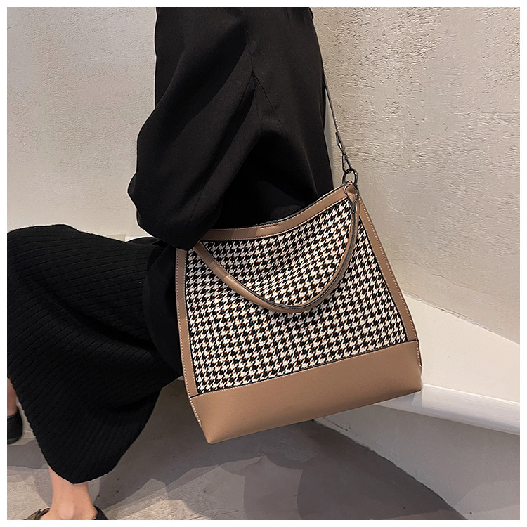 Retro Woolen Cloth Houndstooth Crossbody Tote Bag Wholesale Nihaojewelry display picture 8