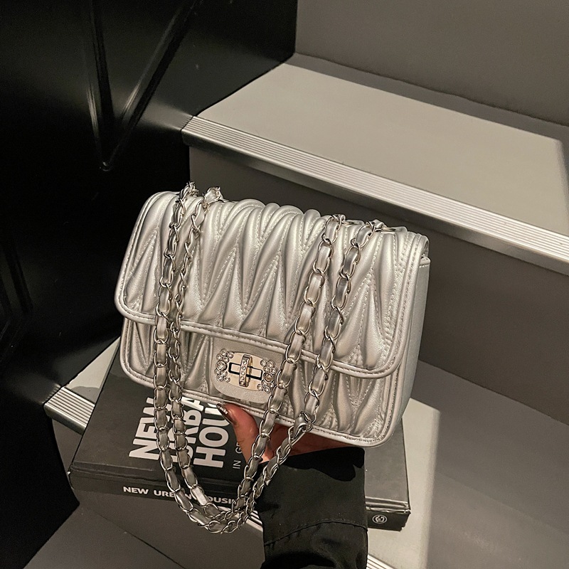 Bolsa de cadena de estilo Xiaoxiangling transfronterizo, bolsa cuadrada de damas, otoño y invierno 2025, nueva bolsa de hombro de moda universal