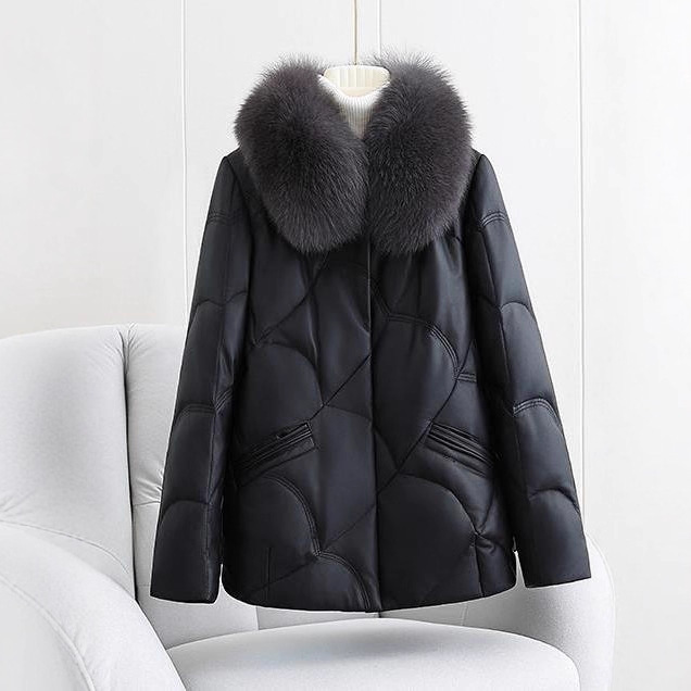 Genuine Leather down Jacket Women's Short 2025 Winter New Thickeneded Fox Fur Collar Fur Goatskin Mother Haining Leather Jacket