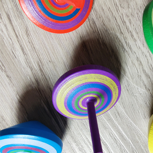Wooden spinning top toy new children's manual twist for boys and girls hand spin stress relief creative retro