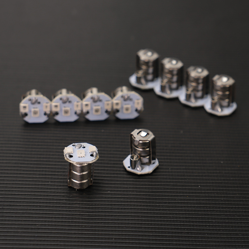 Luz de manga de movimiento electrónico LED rojo y azul luz de inserción luminosa vibratoria LR41 luz de pegado intermitente Toque la bola intermitente de resorte