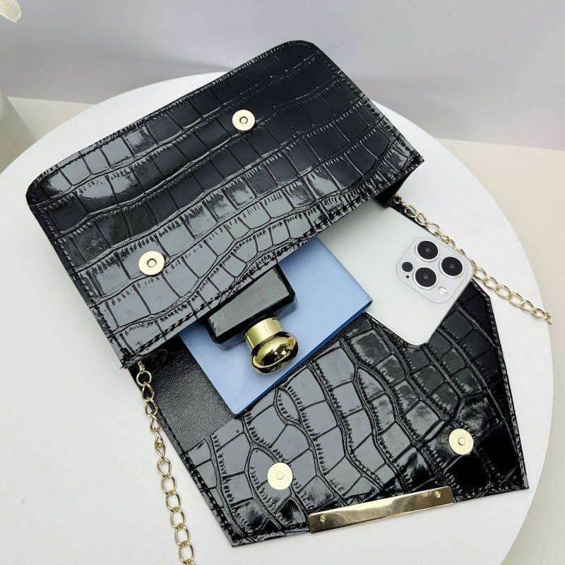 Una bolsa cuadrada con patrón de cocodrilo con tapa de tesoro de primavera y verano de 2025, nueva versión coreana de mujeres con un hombro inclinado, bolsa de cambio.