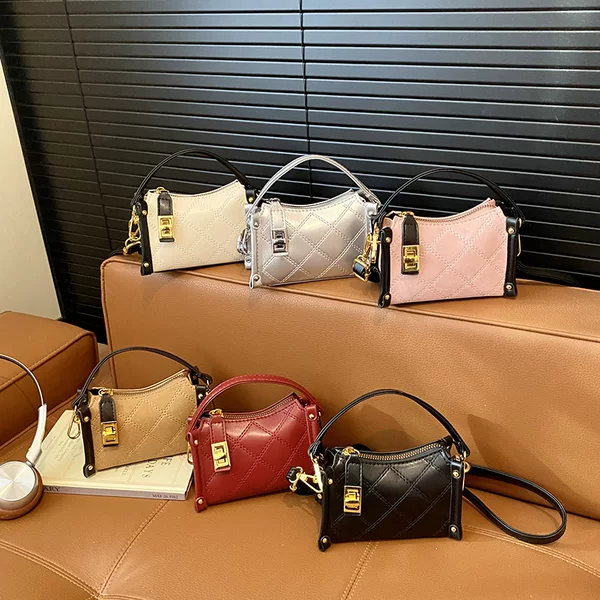 Embroidered Quilted Mini Box Women's Bag, Niche Handbag, High-End Fashion Versatile Chanel-Style Children's Crossbody Accessory Bag