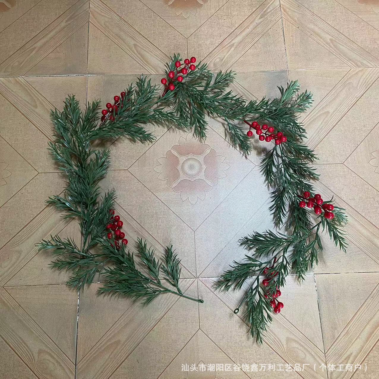 跨境仿真圣诞红果装饰跨境圣诞气氛布置缠绕悬挂红果仿真圣诞藤条