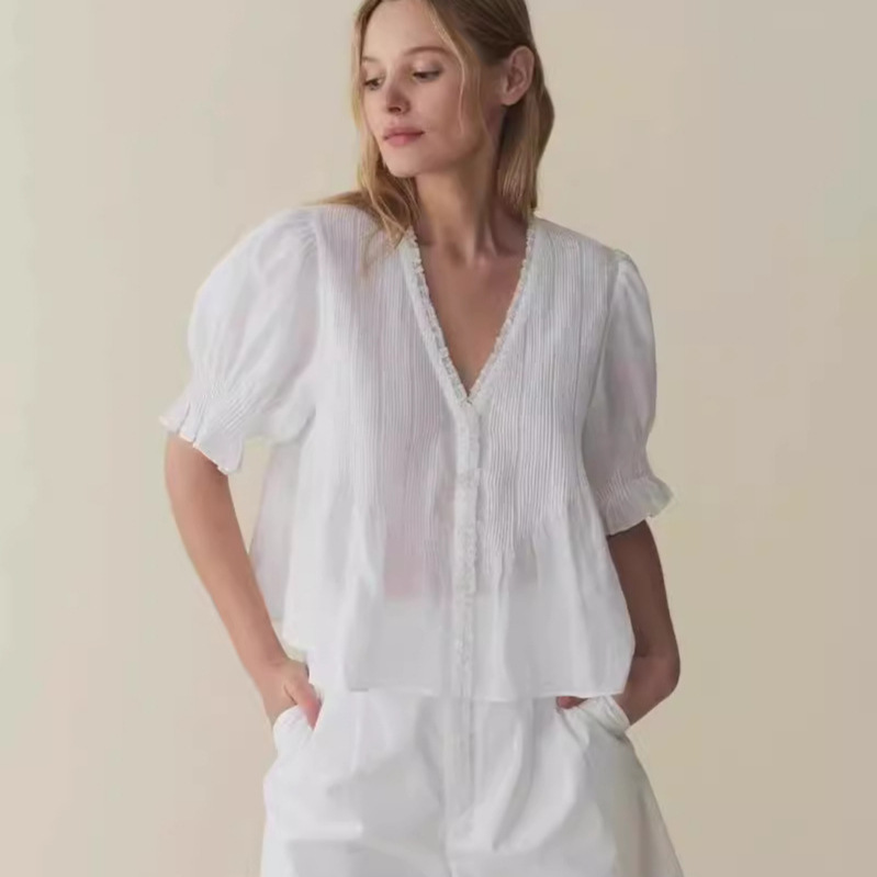 American-style DO24 spring/summer new white, delicate pleated, sweet lace-trimmed V-neck, puff-sleeve French-style blouse for women, 31744 American-style DO24 spring/summer new white, delicate pleated, sweet lace-trimmed V-neck, puff-sleeve French-style blouse for women, 31744