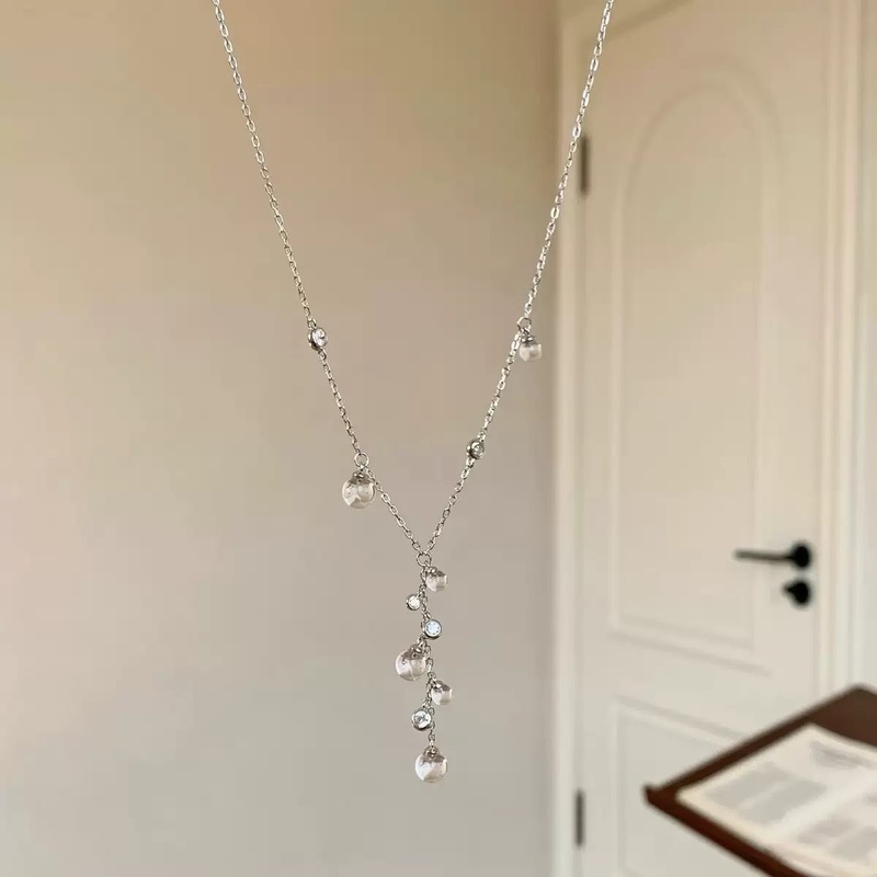 S925 スターリングシルバークリアグレープストリングホワイトクリスタルネックレスライト高級絶妙な鎖骨チェーンハイエンドニッチタッセルネックレス|undefined