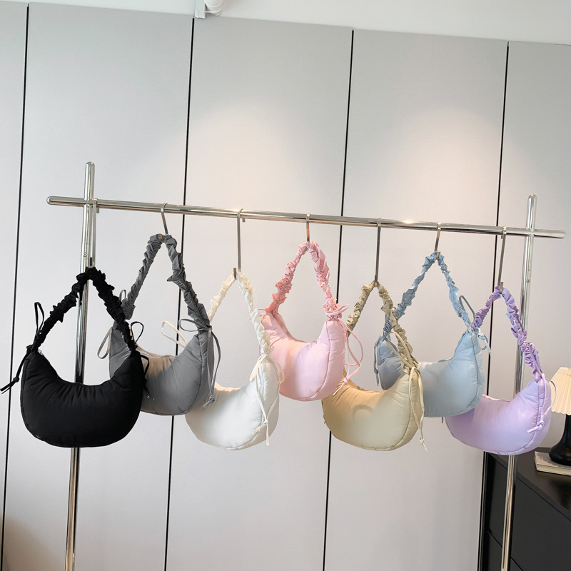 Bagāža un somas 2024. gada jaunā stila versija ikdienas daudzpusīga ins personības vienkārša modes krokota plecu kurjera sieviešu soma_voghion.com